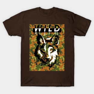 Wild wolf head on camo pattern T-Shirt